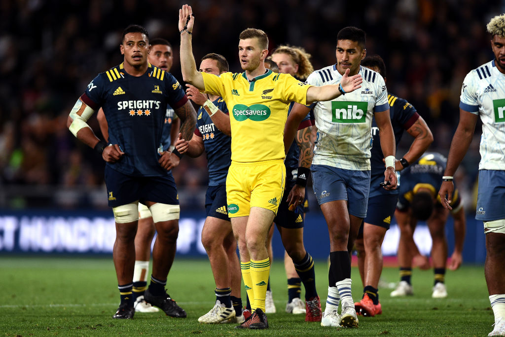 WHAT IS A KNOCK-ON IN RUGBY: THE ESSENTIAL GUIDE
