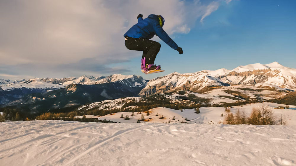 WHAT IS FREESTYLE SNOWBOARDING: DISCOVER THE THRILLS