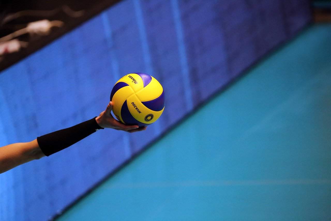 WHAT EQUIPMENT DO YOU NEED FOR VOLLEYBALL: ESSENTIAL GEAR GUIDE