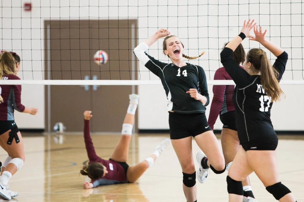 HOW LONG ARE HIGH SCHOOL VOLLEYBALL GAMES: DISCOVER THE DURATION!