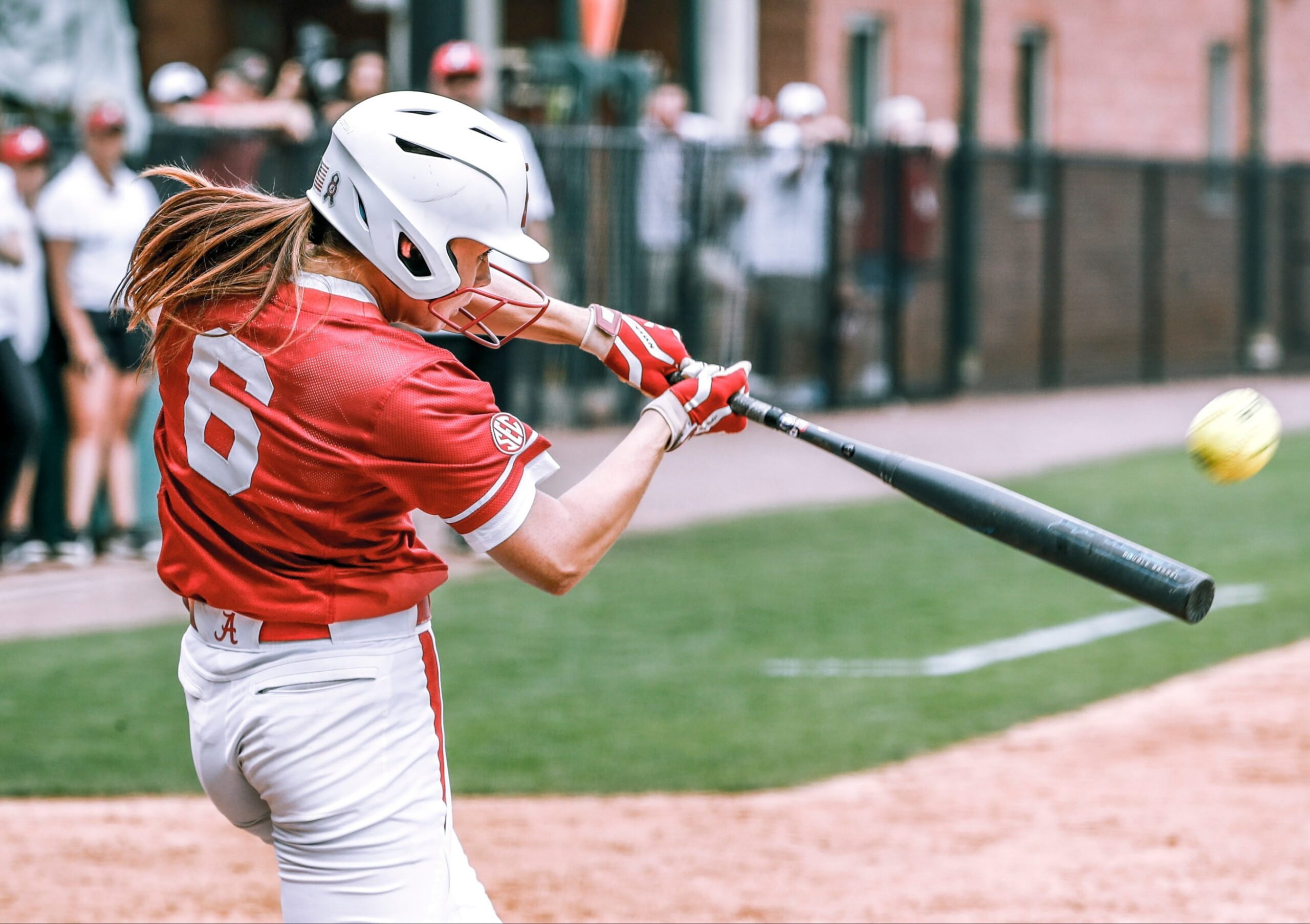 DOES COLLEGE BASEBALL USE ALUMINUM BATS: UNVEILING THE TRUTH